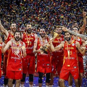 Una nueva generación vuelve a cubrir de oro al baloncesto español
